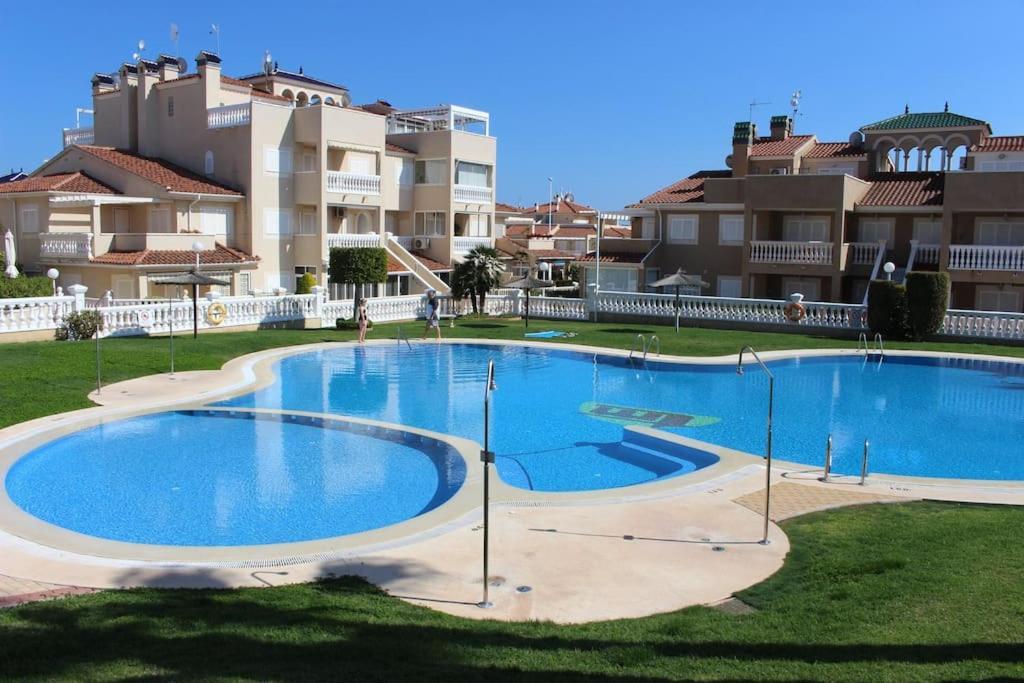 Apartament Z Duzym Tarasem Na Pieknym Osiedlu Ориуэла Экстерьер фото