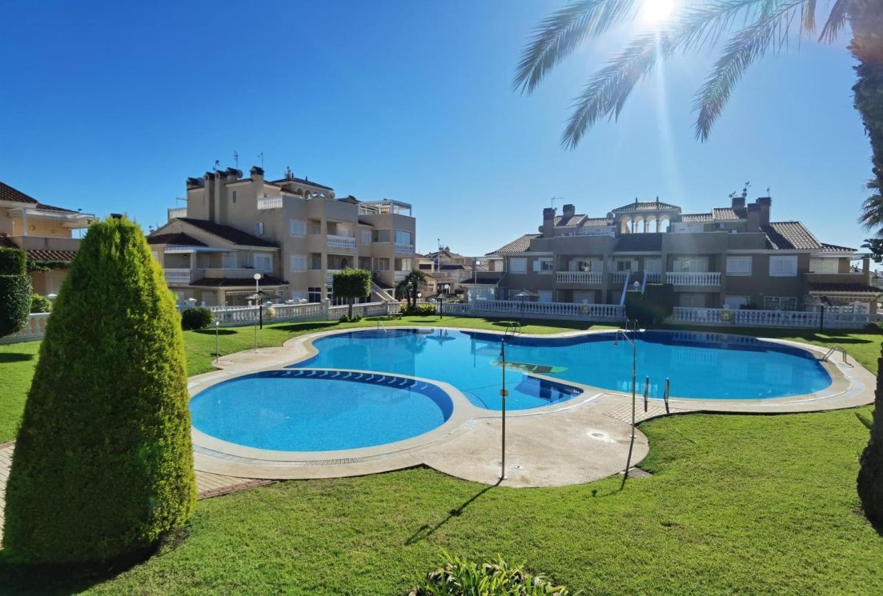 Apartament Z Duzym Tarasem Na Pieknym Osiedlu Ориуэла Экстерьер фото