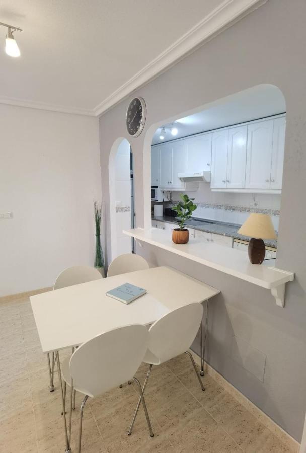 Apartament Z Duzym Tarasem Na Pieknym Osiedlu Ориуэла Экстерьер фото